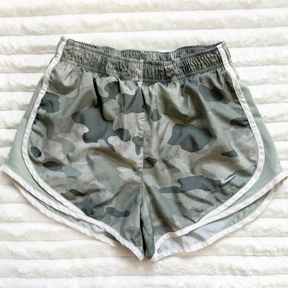 Nike Dri-Fit Athletic Shorts With Liner Green and Gray Camouflage Womens Small - Picture 1 of 9